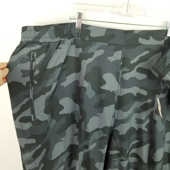 Old Navy StretchTech Gray Camo Joggers NWT size 4X - Picture 9 of 11